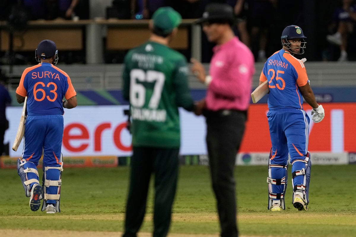 No handshakes between India and Pakistan players as political tension spills onto cricket field
