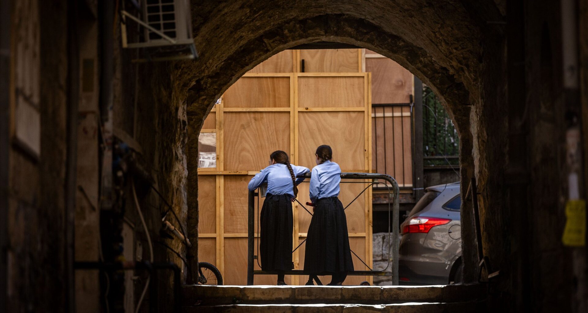 Ministry sanctions Haredi schools for refusing Sephardi students; 55 still stuck at home