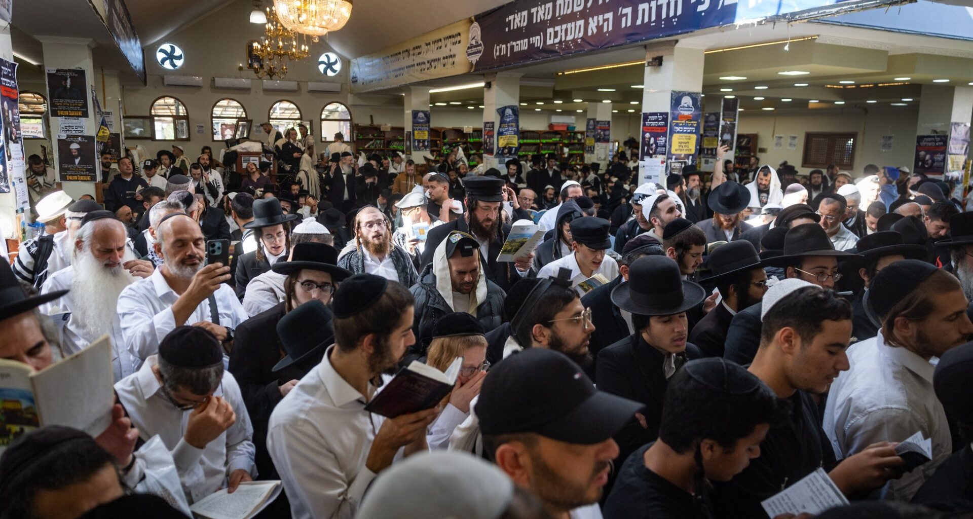 Tens of thousands of Israeli pilgrims head to Ukraine to mark Jewish new year