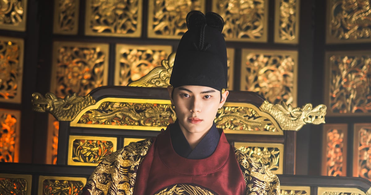 Lee Chae-min Emerges as Rising Star in 'Bon Appetit, Your Majesty' - 조선일보