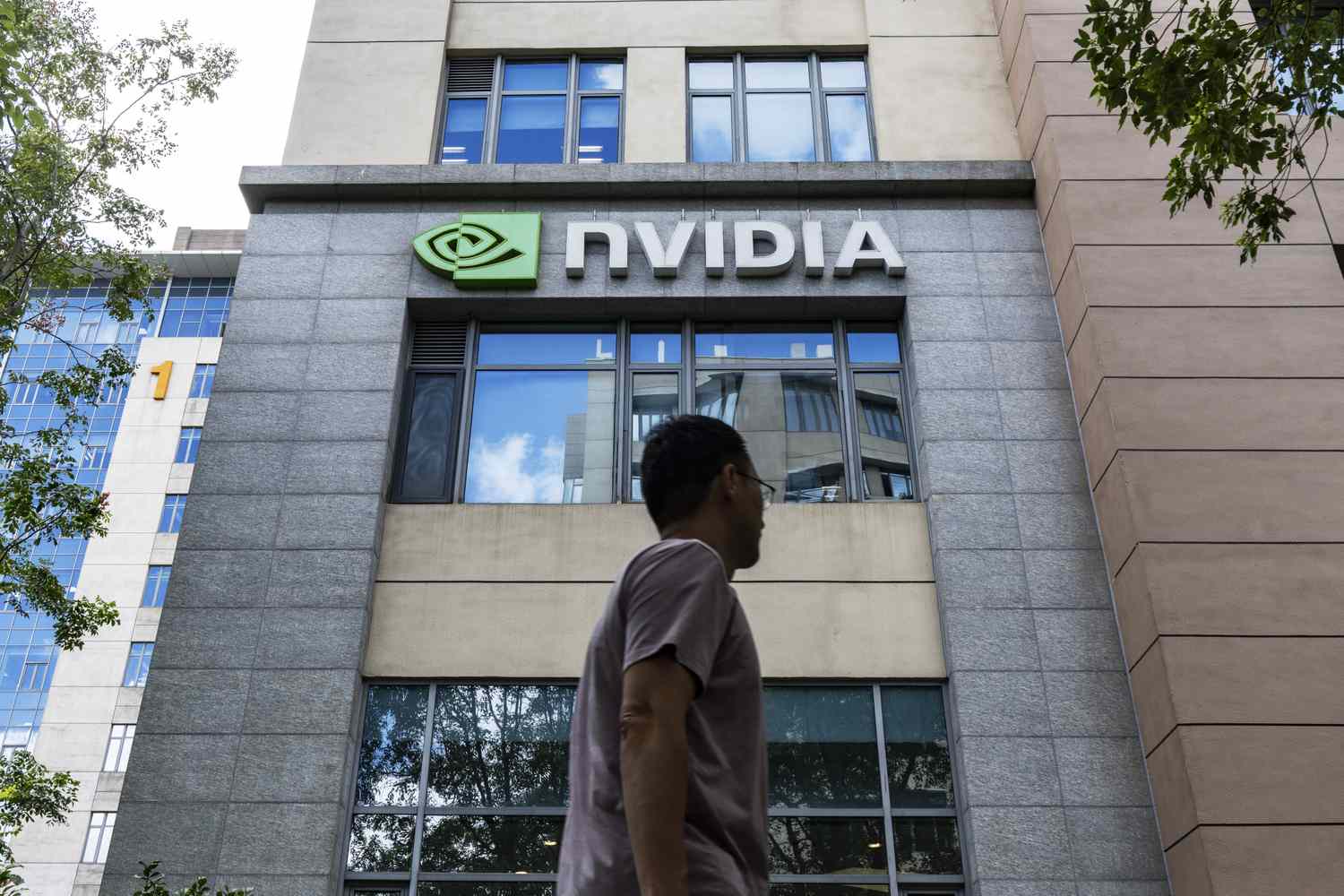 Oracle, Nvidia Shares Advance; Kenvue Stock Slips