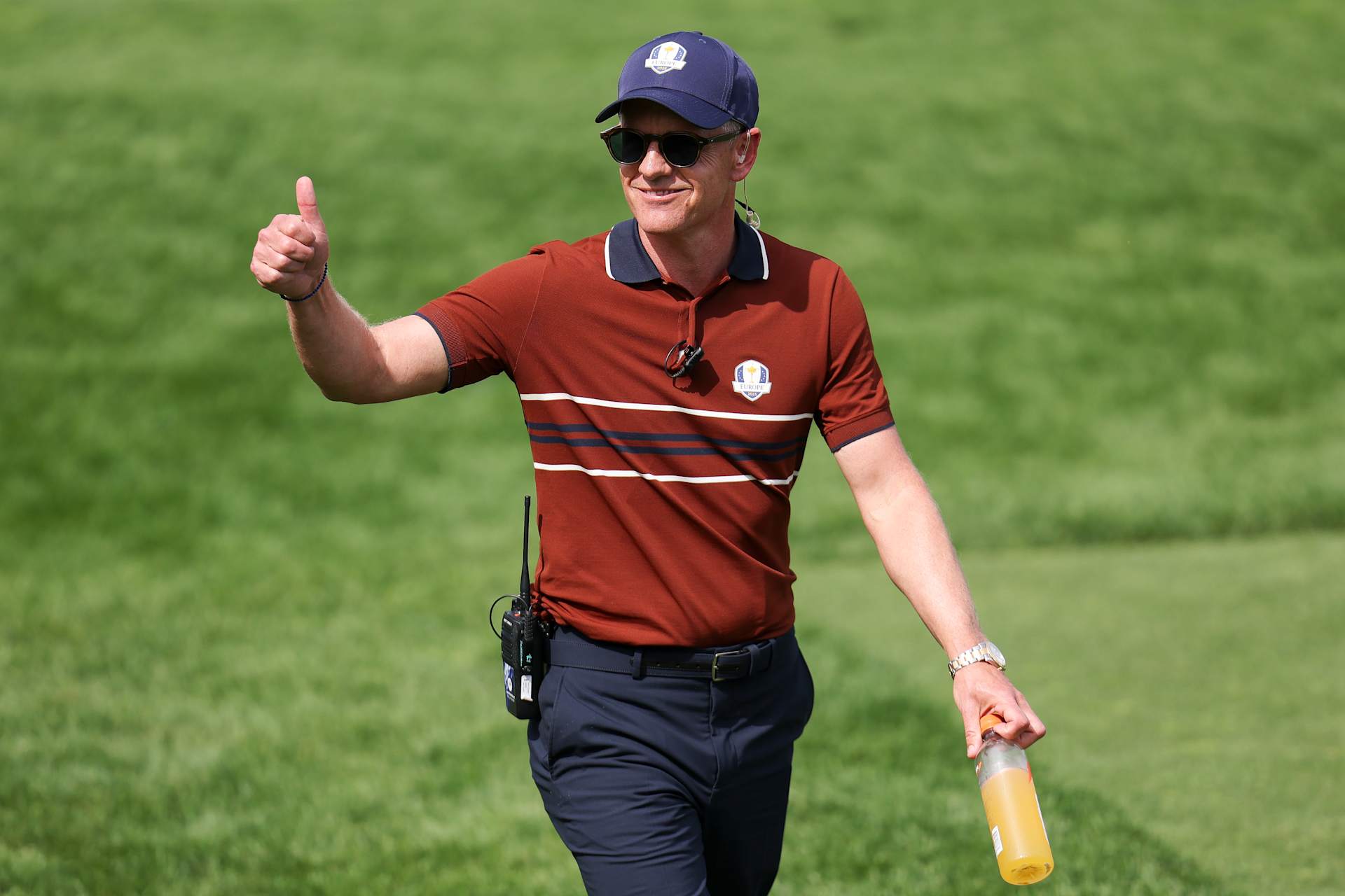 FARMINGDALE, NEW YORK - SEPTEMBER 27: Captain Luke Donald of Team Europe acknowledges the crowd on the first tee during the Saturday afternoon four-balls matches of the 2025 Ryder Cup at Black Course at Bethpage State Park Golf Course on September 27, 2025 in Farmingdale, New York. (Photo by Andrew Redington/Getty Images)