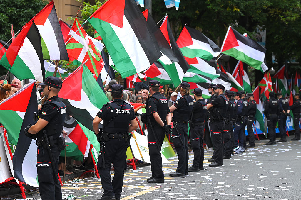 Vuelta a Espa&ntilde;a stage 11: Tom Pidcock gains GC time on race leader Jonas Vingegaard as race neutralised with 3km to go