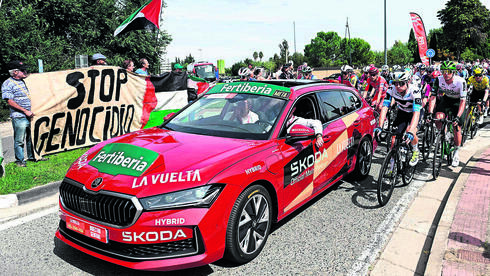 'They're screaming murderer and Nazi at me - why do they hate us like this? What do they want?' - Ynetnews