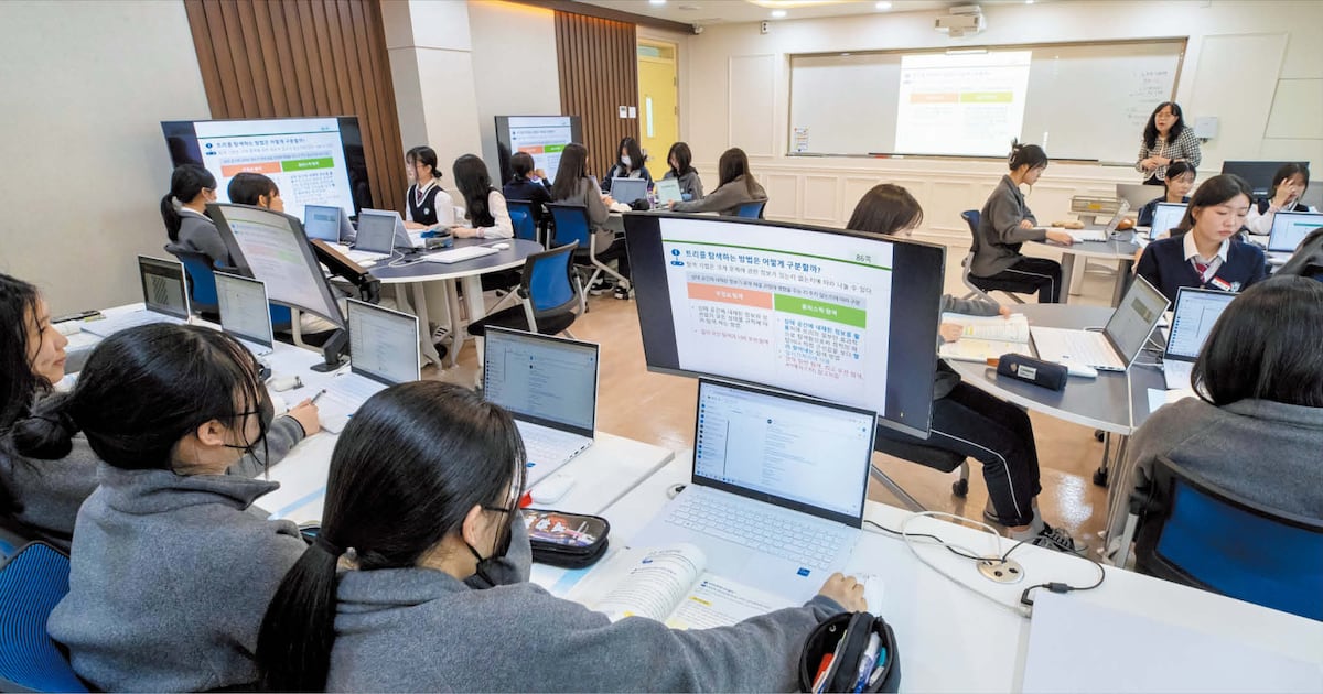 High School Credit System Relaxes Attendance via Online Learning - 조선일보