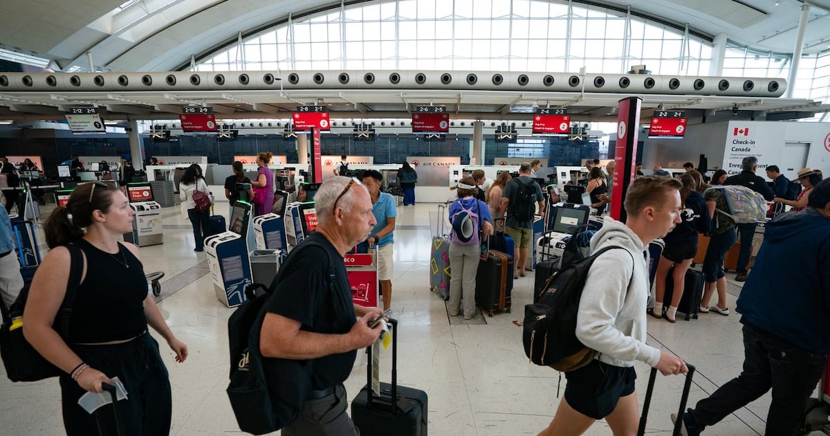 Canadian return trips from U.S. down 32.4%