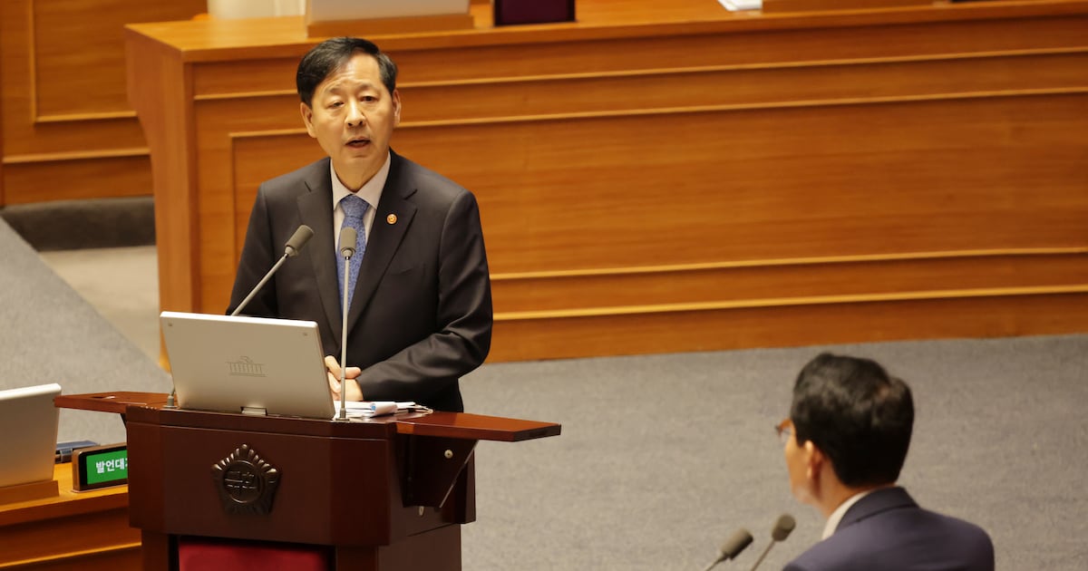 Deputy Prime Minister Koo Yun-cheol considers 35% dividend tax rate - 조선일보