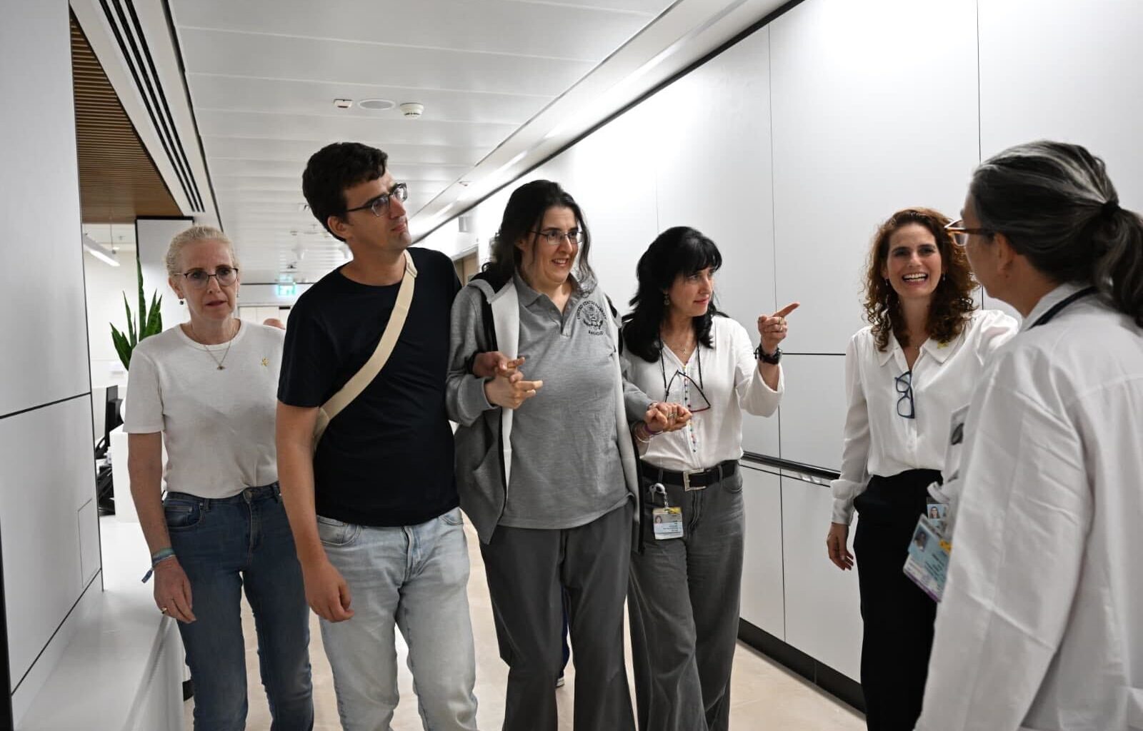 Struggling to walk, Elizabeth Tsurkov embraces loved ones after return to Israel from captivity