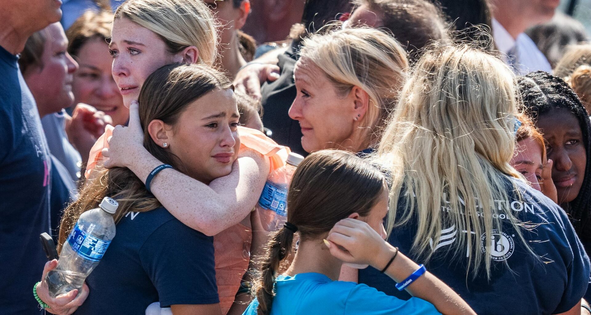 Hundreds attend memorial for girl killed in Annunciation Catholic Church shooting in Minneapolis