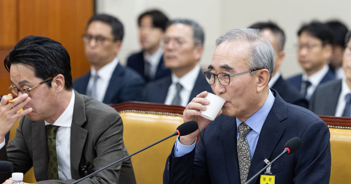 Exclusive: KT Conceals Server Hacking, Boosts Subsidies to Retain Subscribers Amid Criticism - 조선일보