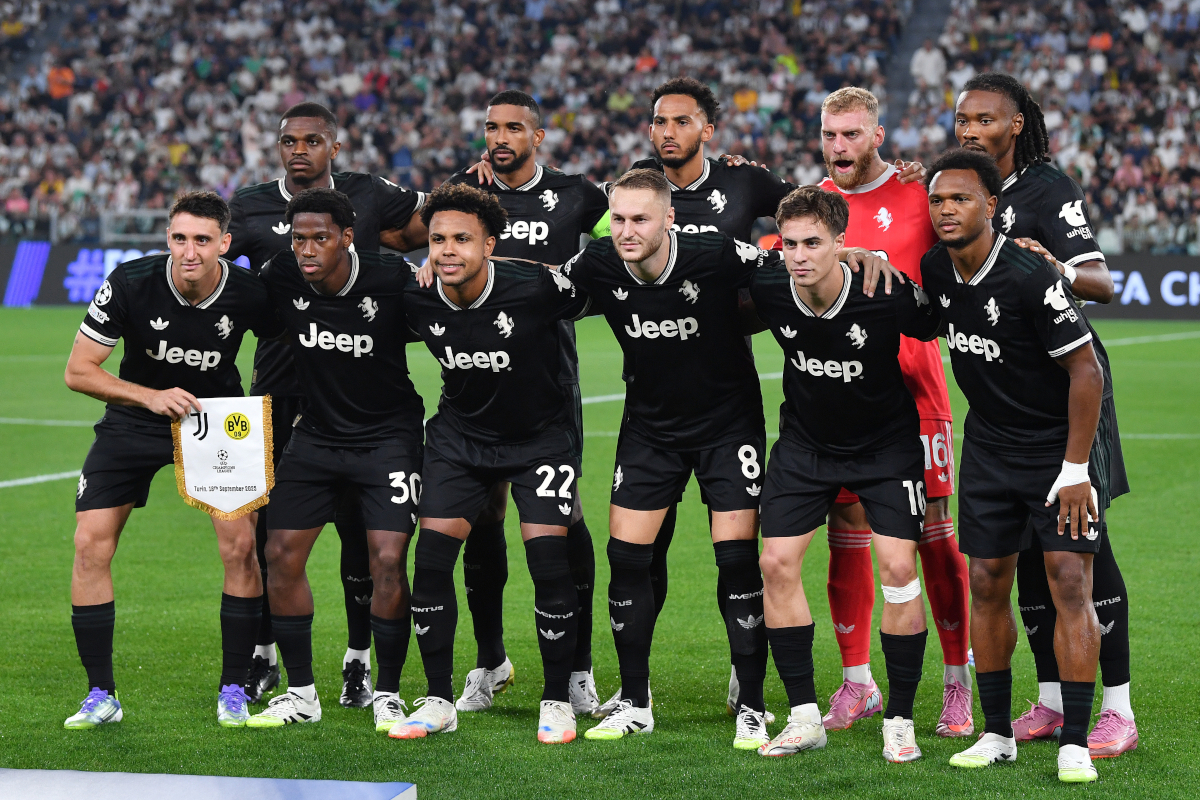 TURIN, ITALY - SEPTEMBER 16: Players of Juventus pose for a team photograph prior to the UEFA Champions League 2025/26 League Phase MD1 match between Juventus and Borussia Dortmund at Juventus Stadium on September 16, 2025 in Turin, Italy. (Photo by Valerio Pennicino/Getty Images)
