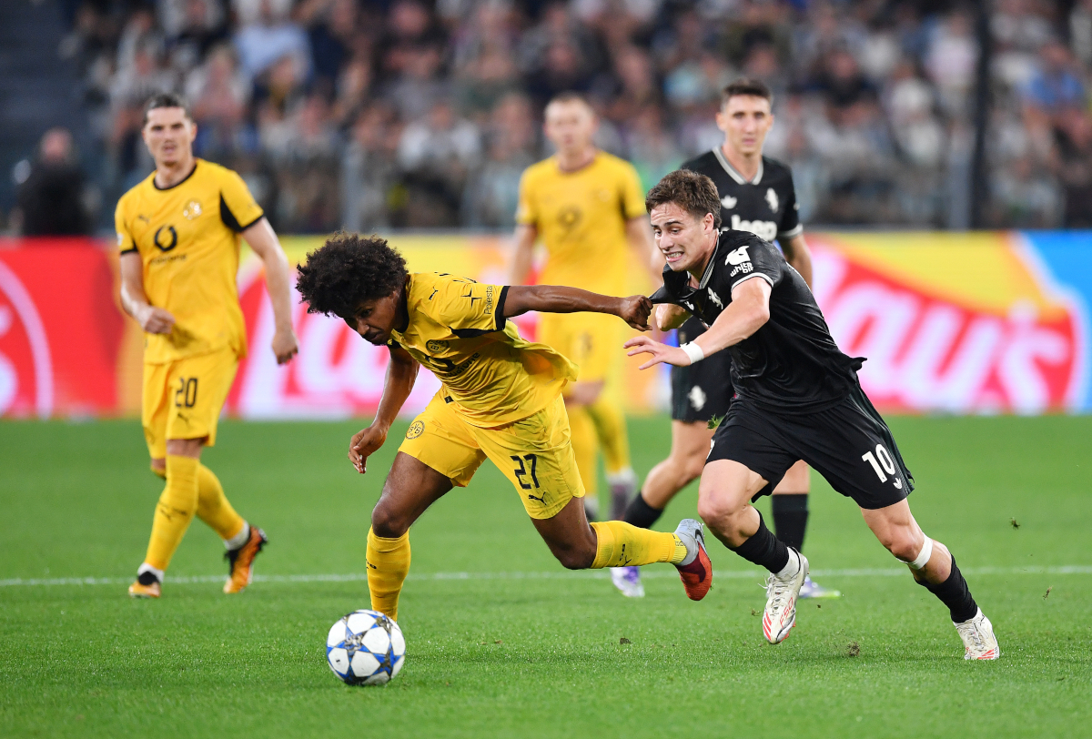 TURIN, ITALY - SEPTEMBER 16: Karim Adeyemi of Borussia Dortmund battles for possession with Kenan Yildiz of Juventus during the UEFA Champions League 2025/26 League Phase MD1 match between Juventus and Borussia Dortmund at Juventus Stadium on September 16, 2025 in Turin, Italy. (Photo by Valerio Pennicino/Getty Images)