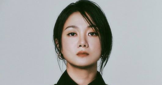 Park Na-rae Cleans Late Grandparents' House With Friends' Support - 조선일보