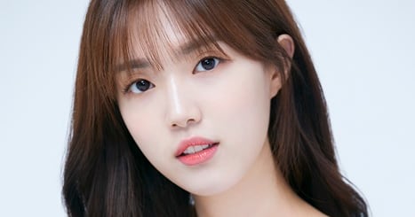 Yoon Seo-ah Tears Reflect 12-Year Career Journey - 조선일보