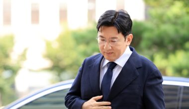 HYBE chairman Bang Si-hyuk summoned again over 200 billion won case - 조선일보