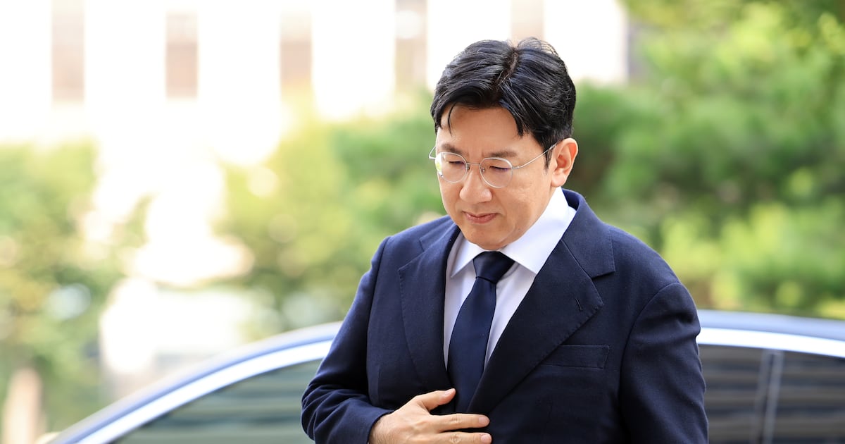 HYBE chairman Bang Si-hyuk summoned again over 200 billion won case - 조선일보