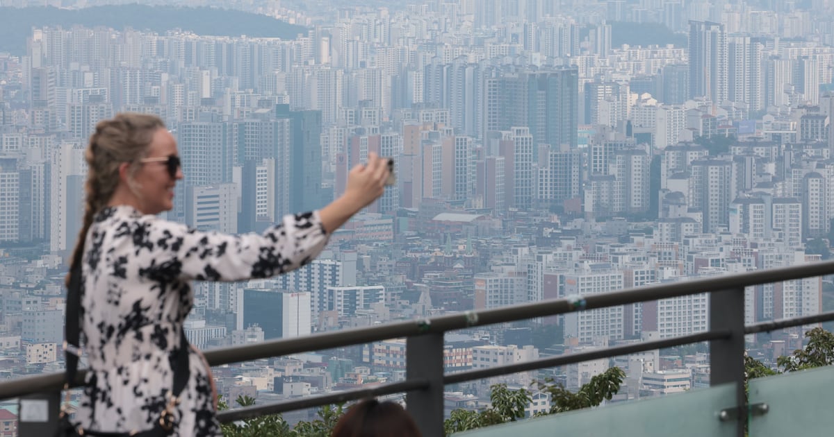 Foreign homeowners surge 20% despite Yoon Suk-yeol's anti-speculation pledge - 조선일보