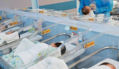 Newborns inherit average 91 million won in gifts - 조선일보