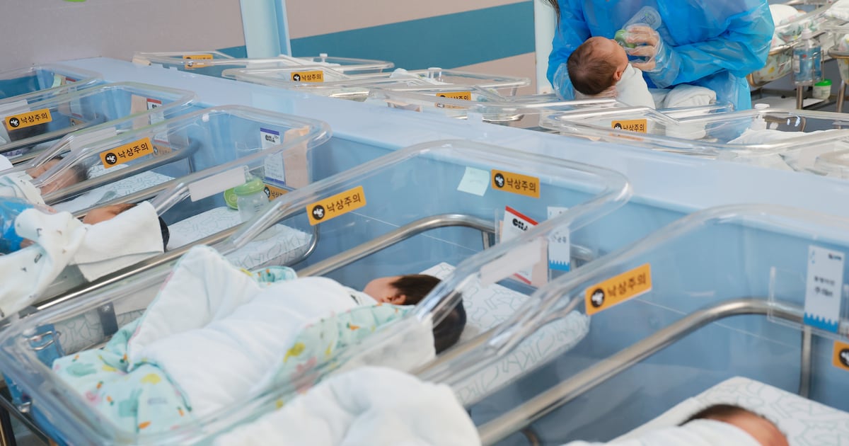 Newborns inherit average 91 million won in gifts - 조선일보