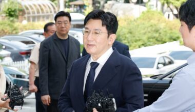 Breaking: HYBE's Bang Si-hyuk appears as fraud suspect - 조선일보