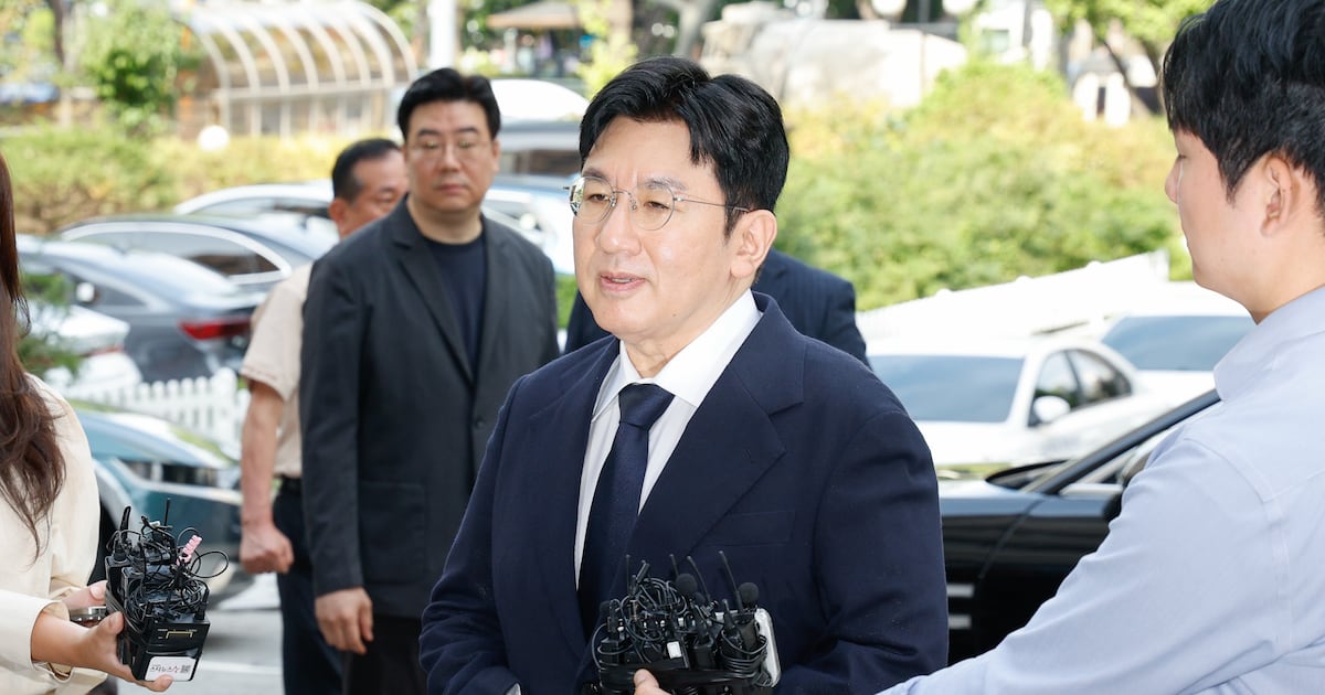 Breaking: HYBE's Bang Si-hyuk appears as fraud suspect - 조선일보