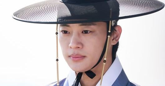 Lee Shin-young Transforms into Deposed Prince in 'The Moon Flows in the River Igang' - 조선일보