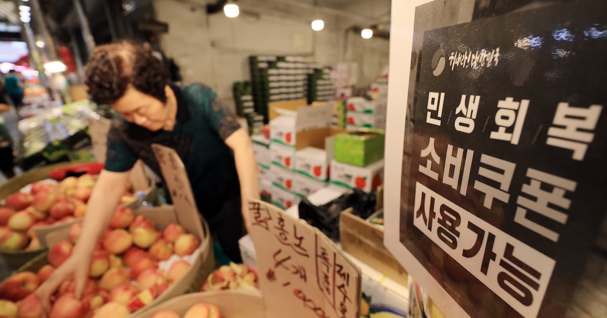 Second round of consumption vouchers starts September 22, excluding top 10% income earners - 조선일보