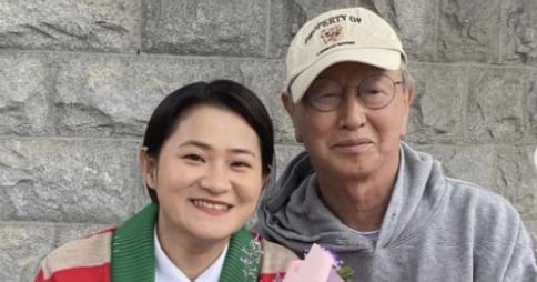 Kim Shin-young Leaves Radio Show to Honor Late Mentor Jeon Yoo-seong - 조선일보