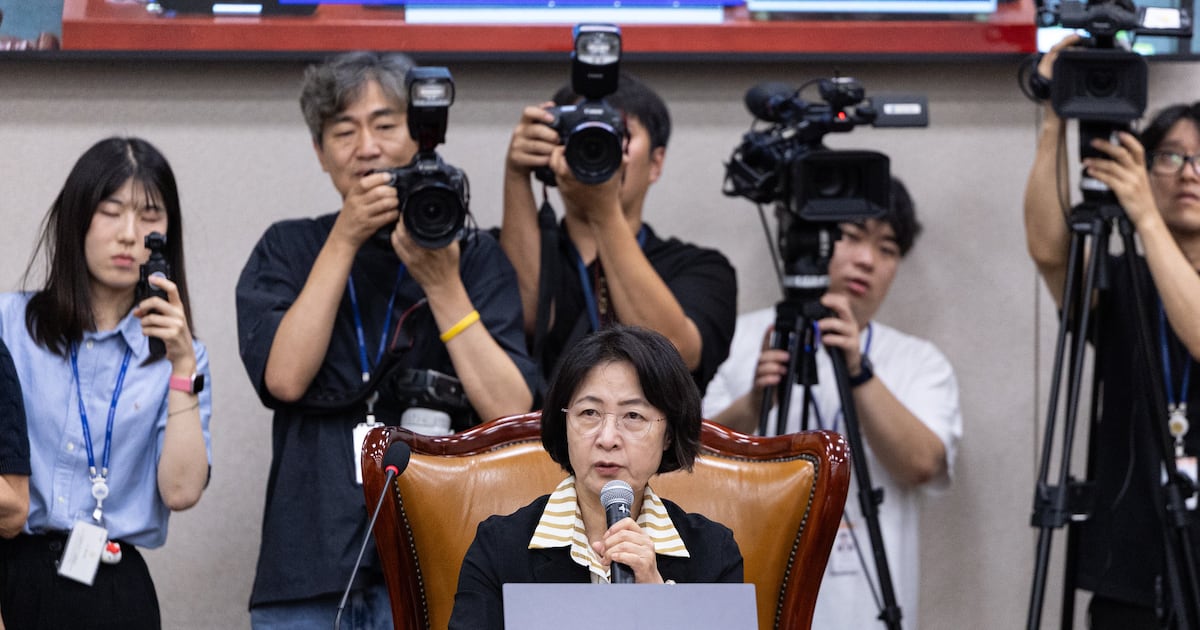 Democratic Party Says No Consultation on Jo Hearing - 조선일보