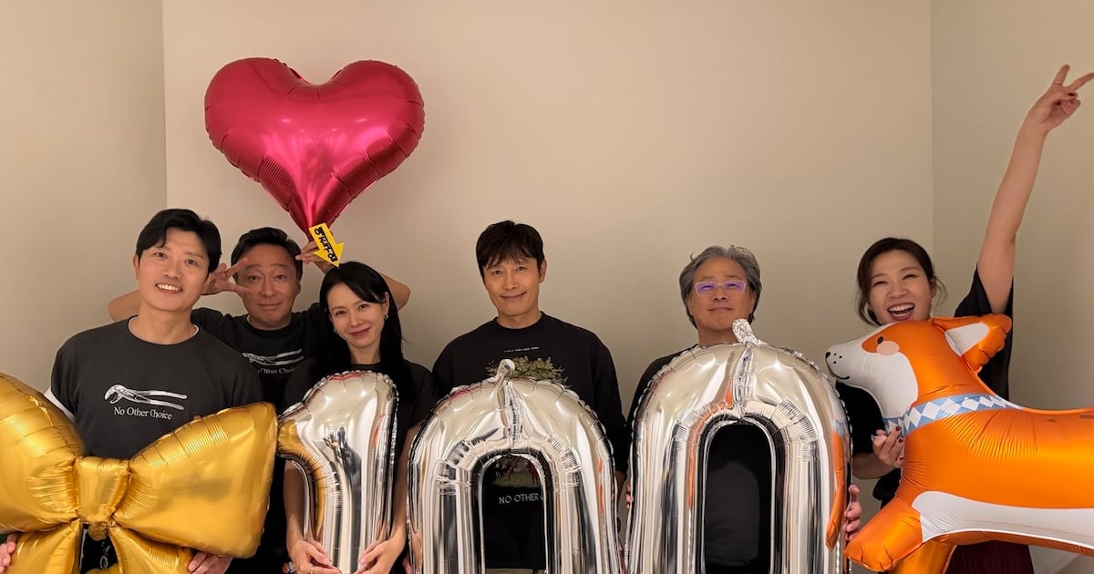 Park Chan-wook's 'No Other Choice' Surpasses 1 Million in Five Days - 조선일보