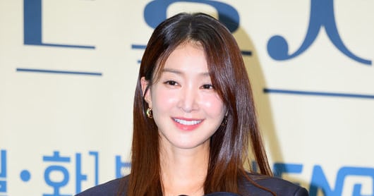 Lee Si-young Reveals Second Child's Gender: Daughter 'Princess' - 조선일보