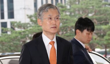 Chief Justice Jo and Justices Decline Hearing Attendance - 조선일보