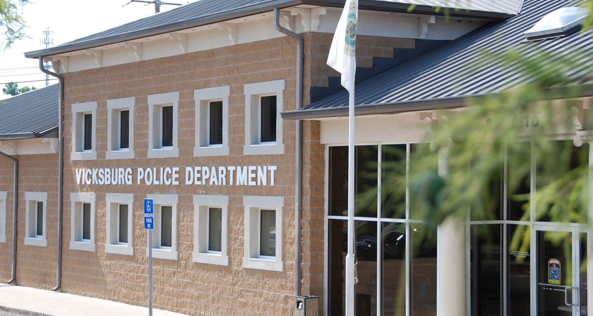 Man Found Hanging in Tree in Vicksburg, Hours After DSU Hanging