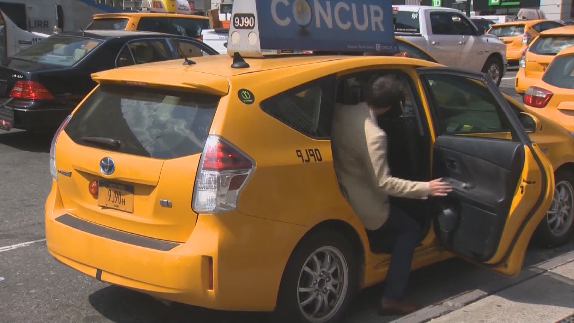 Click to play video: 'Consumer Matters: Avoiding common travel scams'