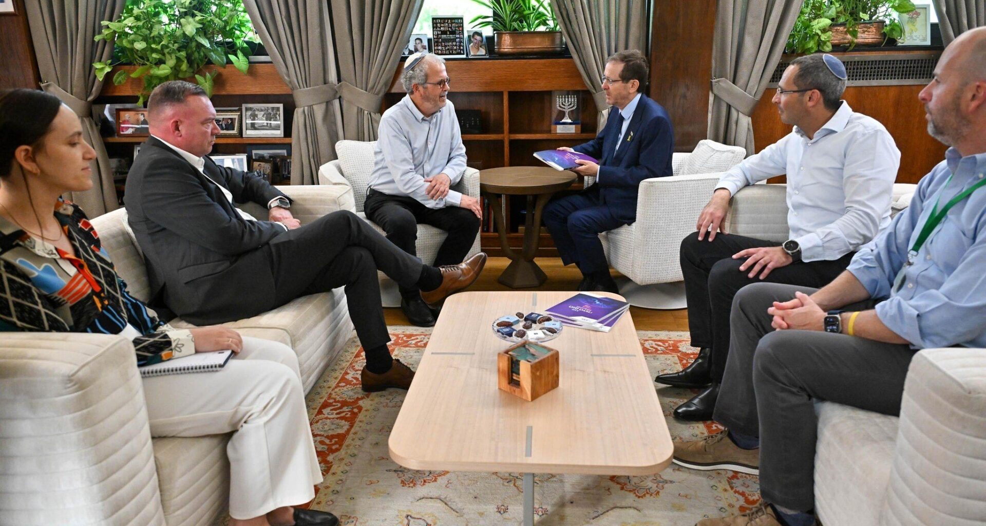 'Troubling and alarming' report shows Jewish life declining in key areas