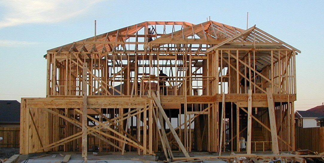 There are around 350 fewer new homes being built in Auckland each month compared to a year ago