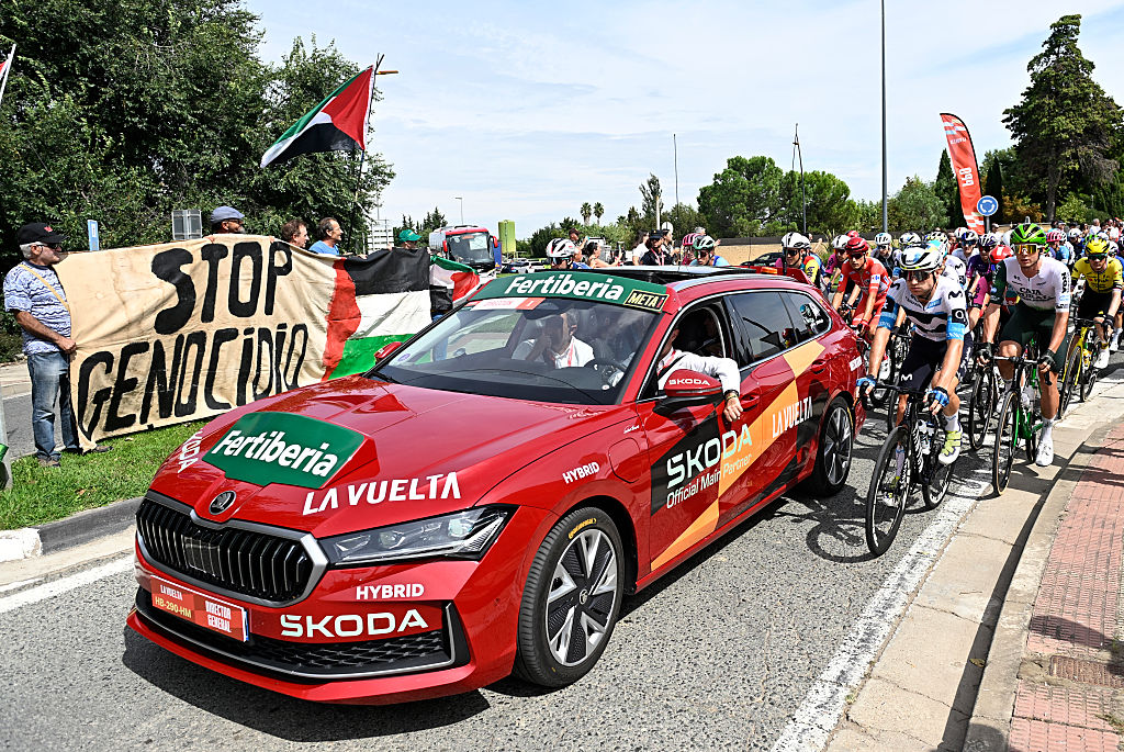 Riders take the start of the ninth stage of the Vuelta a Espana, a 195 km race between Alfaro and Valdezcaray, on August 31, 2025. (Photo by ANDER GILLENEA / AFP)