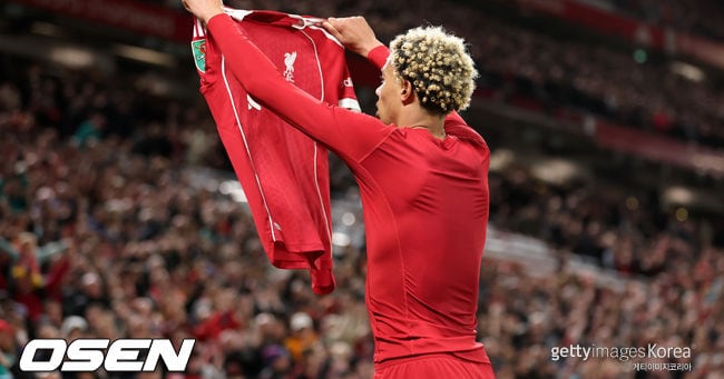 Ekitique Scores, Then Dismissed for Celebration in Carabao Cup Win - 조선일보