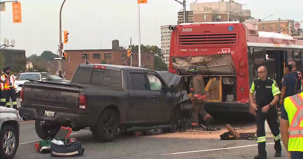 4 in hosptial after driver hits TTC bus in Scarborough: police