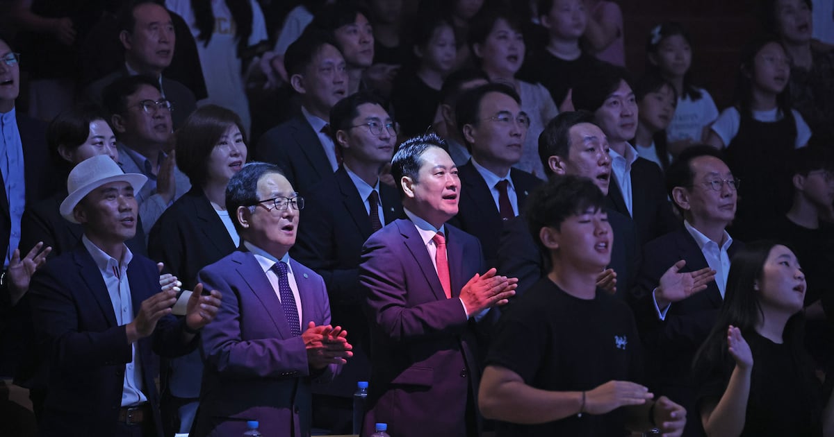 People Power Party leaders visit arrested pastor's church, denounce religious suppression - 조선일보