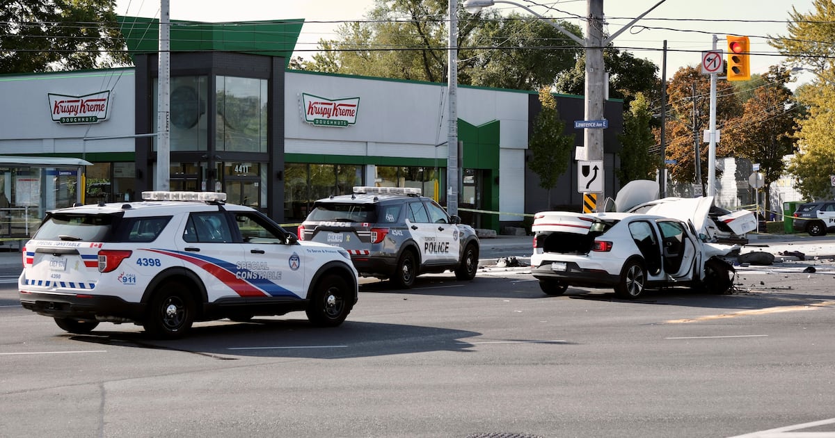 3 injured in crash at Kingston Rd. and Lawrence Ave