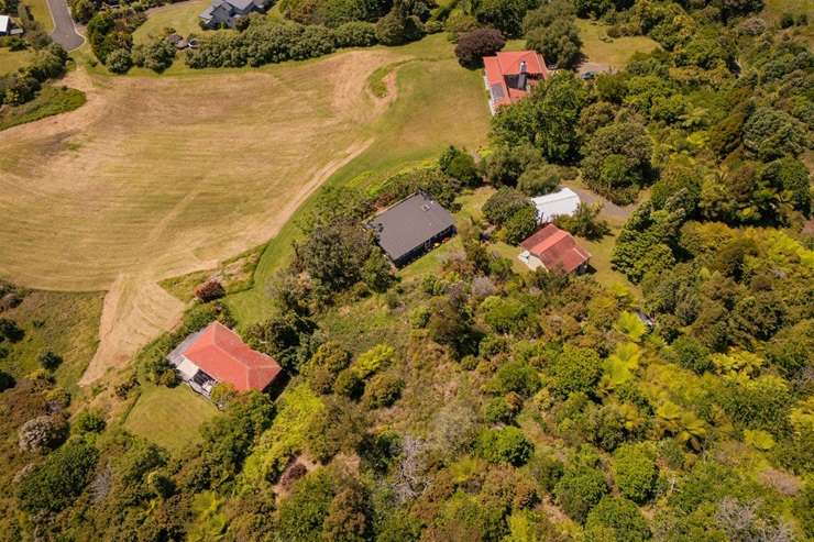 A large property with four houses on 4.3ha on Hahei Beach Road, in Hahei has sold for a record breaking $4.3m. Photo / Supplied