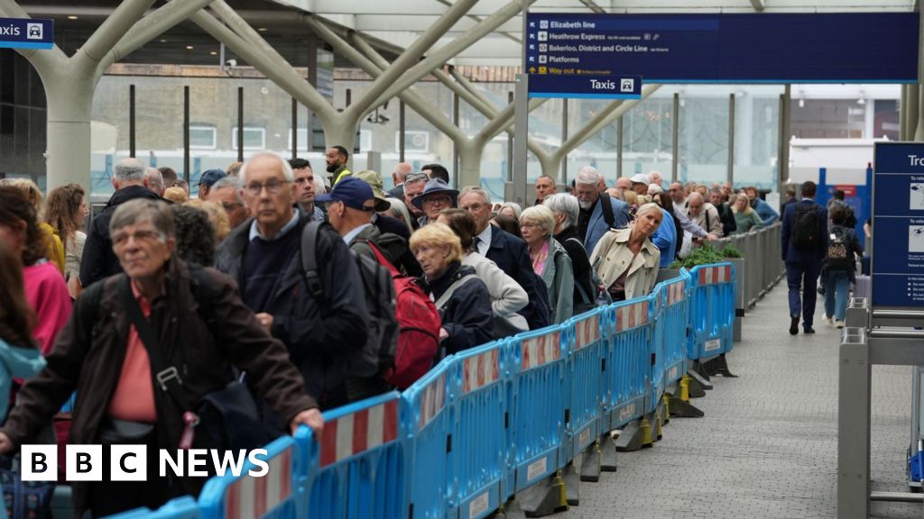 Tube strikes and travel chaos continue as commuters turn to bikes