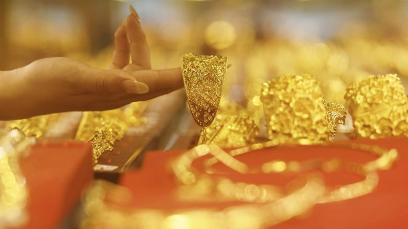 Gold price hits a new record high on a weaker dollar and expectations of a US interest rate cut