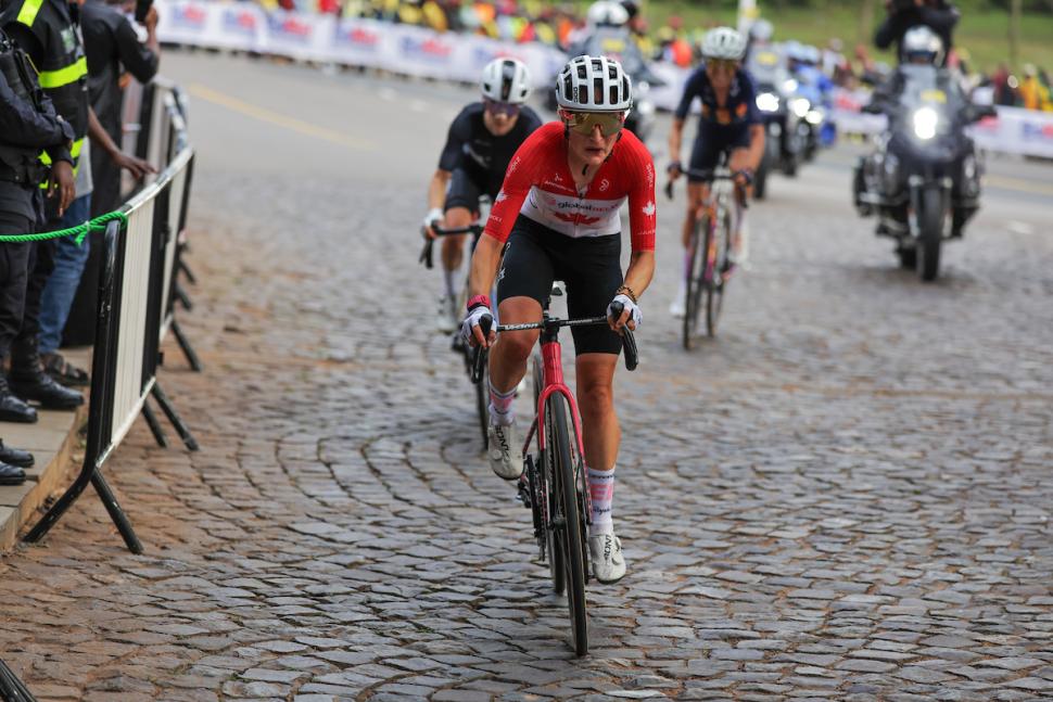 Magdeleine Vallieres wins 2025 UCI World Championship road race
