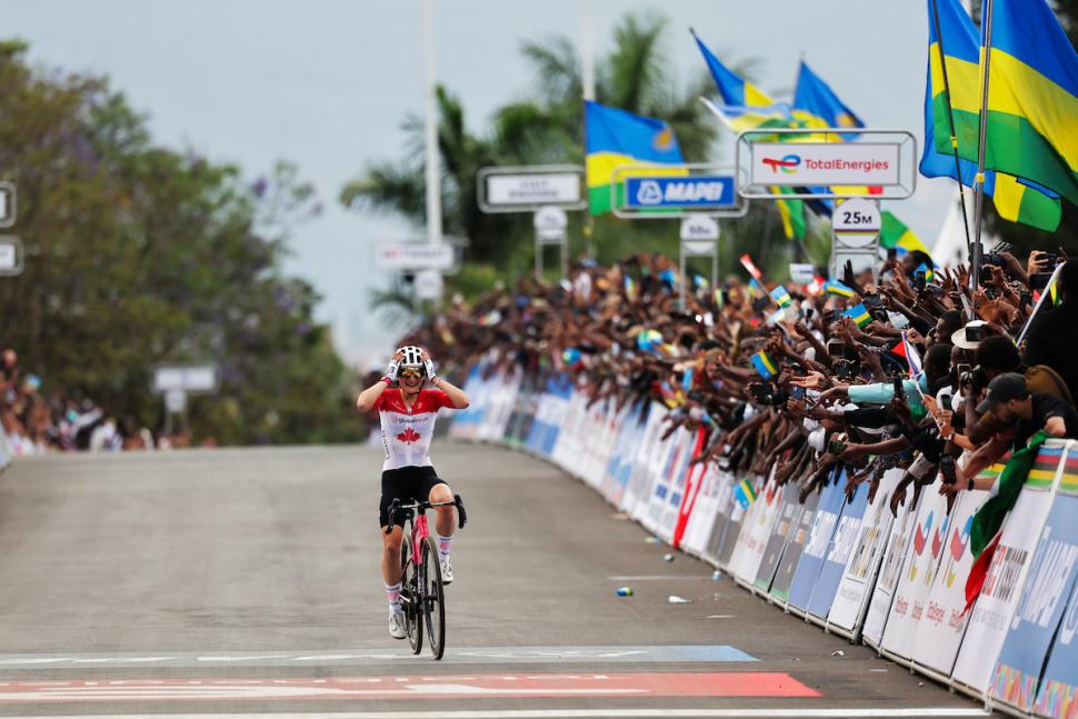 "Race of her life": Massive shock as 400-1 outsider Magdeleine Vallieres stuns World Championships, only her second ever professional win