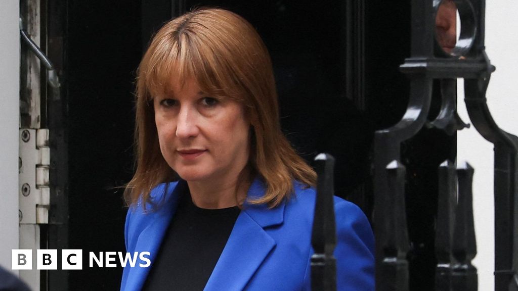 UK borrowing costs hit 27-year high adding to pressure on Reeves