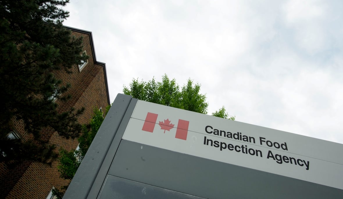 A sign reads 'Canadian Food Inspection Agency' outdoors.