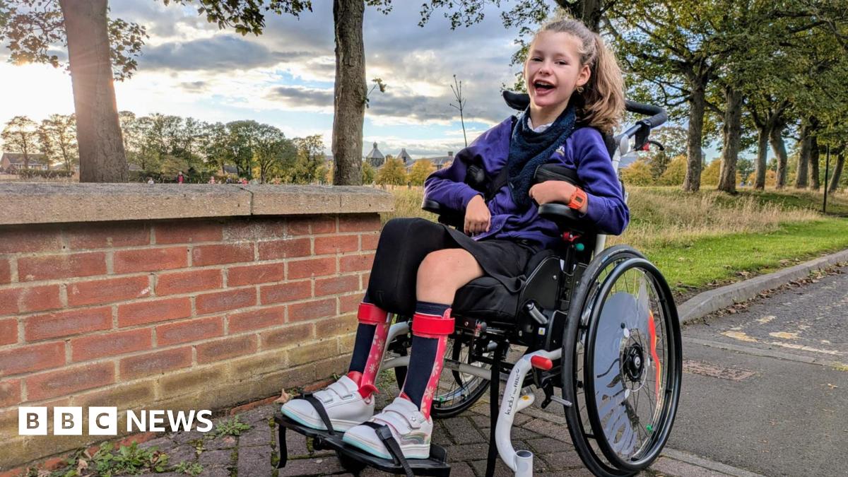 James Norton in character as Sean Rafferty wearing a black top hat and white scarf