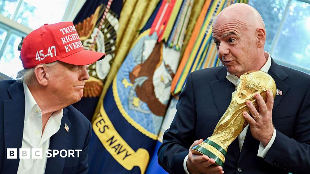 Sam Allardyce gives a thumbs-up